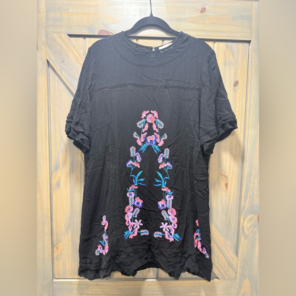 Woman’s Aura Boutique black Flower Embroided dress Sz Large